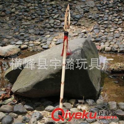木制红缨枪热销旅游区 横峰县宇璐玩具厂的匠心之作